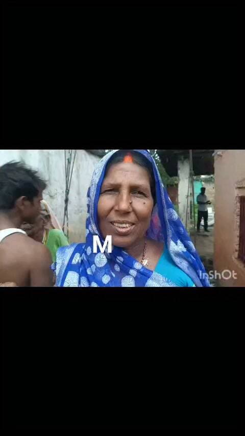 बबुरा थानां क्षेत्र में बाढ़ पीड़ितों को प्रत्येक दिन अलग अलग प्रकार के करा रहे है भोजन समाजसेवी सतेंद्र पांडेय