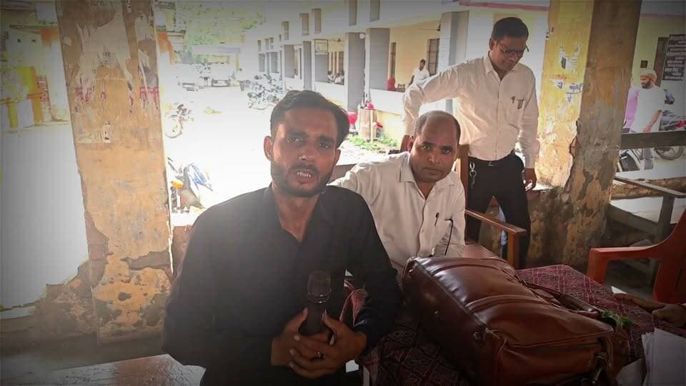 सहजनवा में अधिवक्ता संघ का हल्ला बोल जन प्रमाण पत्र राख की समस्या व ग्राम न्यायालय पर अधिवक्ता संघ का भारी आक्रोश