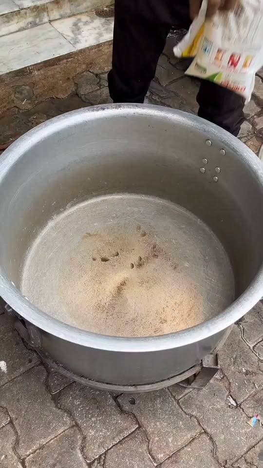 🔥 Veg Biryani Making In Huge Quantity 😍 Only ₹60 At Jai Baba Veg Biryani | Kanpur Street Food
#VegBiryani #Biryani #StreetFood #KanpurStreetFood #KanpurFood #FoodMaking