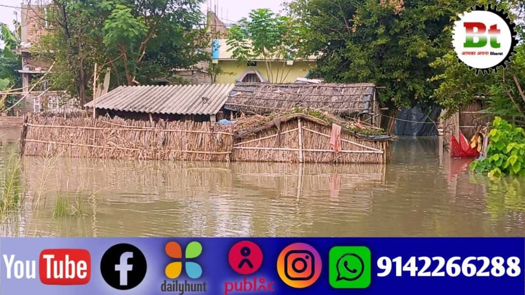 गंगा नदी का जलस्तर बढ़ने से दियारा इलाके की स्थिति गंभीर हो गई है। बाढ़ के कारण लोग अपने घर छोड़कर सुरक्षित जगहों पर जा रहे हैं।
दादूपुर, बिशनपुर, चमथा एक, दो और तीन सहित पांच पंचायतों के लगभग 15 हजार घरों में गंगा के उफान से पानी भर गया है। कई घर खाली हो चुके हैं, जबकि कई लोग अपने घरों की छतों पर रहकर गुजर-बसर कर रहे हैं और गांवों में फंसे लोगों की हालत ज्यादा खराब है।
गंगा का जलस्तर खतरे के निशान से ऊपर बह रहा है और 2021 के रिकॉर्ड टूट गए हैं। अनुमान है कि 8 तारीख तक पानी तेजी से और बढ़ेगा।
बाढ़ पीड़ित सुनैना देवी, संजू देवी, सरस्वती देवी, अनीता देवी, सुधीर राय, राजेश कुमार, रत्न कुमार, बिंदेश्वर महतो, जयप्रकाश कुमार, रौशन कुमार और अशोक सिंह सहित अन्य लोग और चमथा दो के मुखिया राकेश कुमार राय ने कहा कि पर्याप्त नाव नहीं चल रही है।
इस वजह से लोग अपनी जान जोखिम में डालकर कमर, घुटने और छाती तक पानी में चलकर आवाजाही कर रहे हैं एवं 20, 30 या 50 रुपये देकर प्राइवेट नावों से सफर कर रहे हैं।
जो लोग गांव से बाहर आ गए हैं, वे तो किसी तरह अपना जीवन बिता रहे हैं। लेकिन गांव के अंदर फंसे लोगों का जीवन मुश्किल में है। वे किसी तरह जिंदगी और मौत से संघर्ष कर रहे हैं। तबीयत खराब होने पर उन्हें दवाइयां भी नहीं मिल पाती हैं और रात में नाव नहीं मिलने से परेशानियां और बढ़ जाती हैं।
पशुओं के लिए चारे का इंतजाम नहीं किया गया है, जिस वजह से पशुपालकों को बहुत परेशानी हो रही है। चारे के बिना पशु घंटों भूखे रह रहे हैं। बाढ़ से निपटने के लिए सारी तैयारियों के दावे किए जा रहे हैं, लेकिन जमीनी स्तर पर यह तैयारी नाकाम साबित हो रही है। खास तौर पर गांव से निकलने या आवाजाही के लिए नाव भी नहीं मिल पा रही है।
उन्होंने कहां कि बढ़ते जलस्तर और प्रभावित इलाकों को देखते हुए दियारा के पांच पंचायत को बाढ़ प्रभावित क्षेत्र घोषित किया जाए और बाढ़ पीड़ितों के लिए समुचित व्यवस्थाएं की जाए।
विस्थापित लोगों के लिए शनिवार शाम से विद्यापति नगर हाई स्कूल, नगड़ा ढाला, कन्या पार्वती विद्यालय, गैस एजेंसी चमथा, गोपालपुर करारी, चमथा 3 स्थित बिंद टोल बांध पर, चमथा 2 स्थित गोप टोल और फतेहा हॉल्ट, झमटिया पुल एवं केवट स्थान लगमा में सामुदायिक किचन चलाए गए हैं।
लेकिन अभी भी कई ऐसी जगहें हैं, जहां कोई व्यवस्था नहीं की गई है, इनमें बछवाड़ा ब्लॉक परिसर, बोचहा, 10 नंबर ढाला, मालगोदाम, मिर्जापुर, बैंक रोड, शाहिठ गाछी, चिरैया टोंक पंचखूटी और विद्यापतिनगर पानी टंकी, चमथा एक बिंद टोल सहित अन्य स्थान शामिल है।
विस्थापित लोगों के लिए भोजन की व्यवस्था तो की जा रही है, लेकिन पशुओं के चारे की कोई व्यवस्था नहीं की गई है।