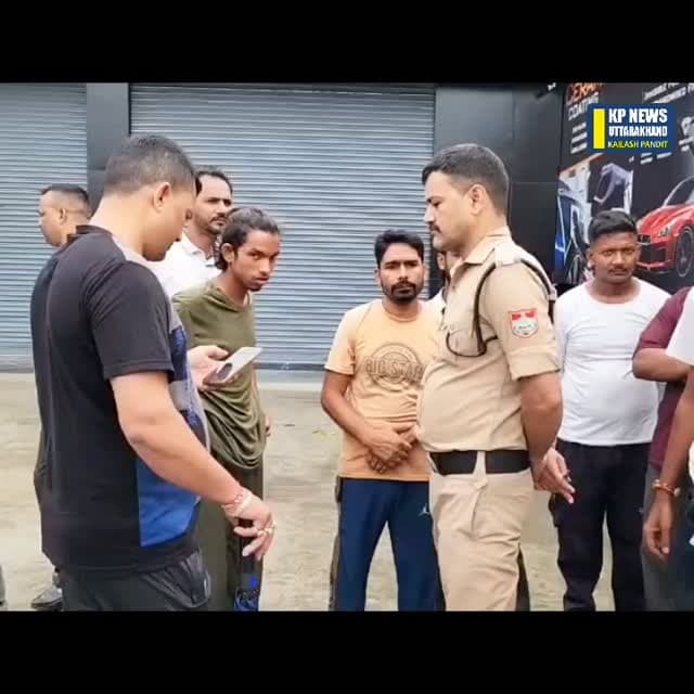 किच्छा के आदित्य चौक पर गौ रक्षक दलों ने पकड़ा प्रतिबंधित पशु का मांस बताया गोवंश #uttarakhandpolic #udhamsingnagarpolice