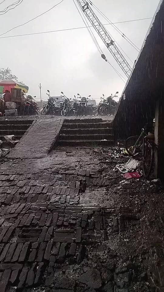 बेगूसराय के बीहट में झमाझम बारिश! 🌧️ मौसम हुआ सुहाना, आपके इलाके में कैसा है हाल? ☔