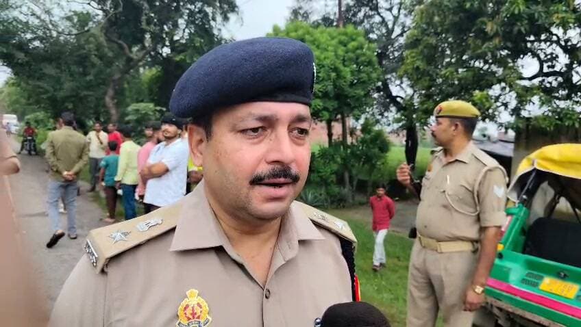 Sambhal
कैंटर और टेंपो की जोरदार भिडंत,जिसमे आधा दर्जन टेम्पू सवार घायल। एंबुलेंस 108 घायलों को कराया अस्पताल में भर्ती । जिसमें दो बच्चे सहित चार की मौत।सूचना पर पुलिस मौके पर पहुँची।हादसा बहजोई थाना क्षेत्र के बबनेटा के निकट मुरादाबाद आगरा हाइवे का ।
