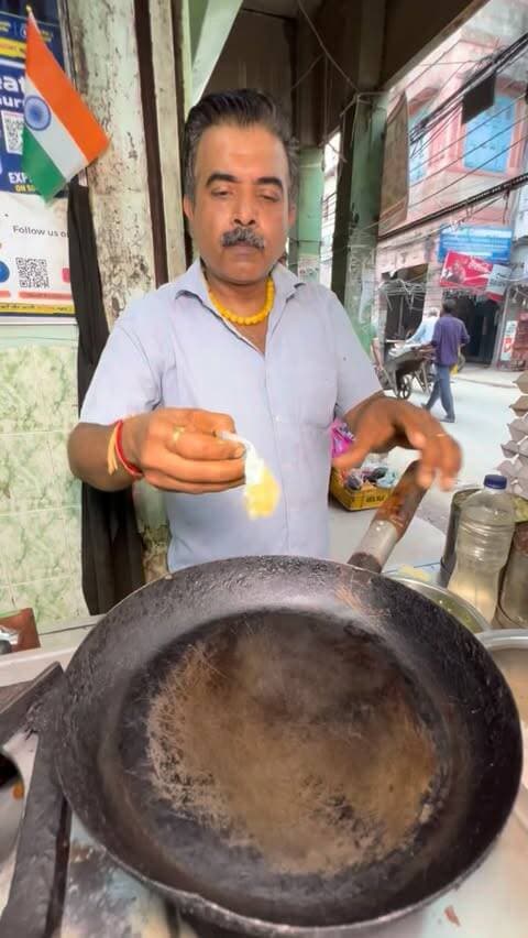 Old delhi Famous Sikander Omelette
#streetfood #indianfood #foodreels #viralreels #delhifood
