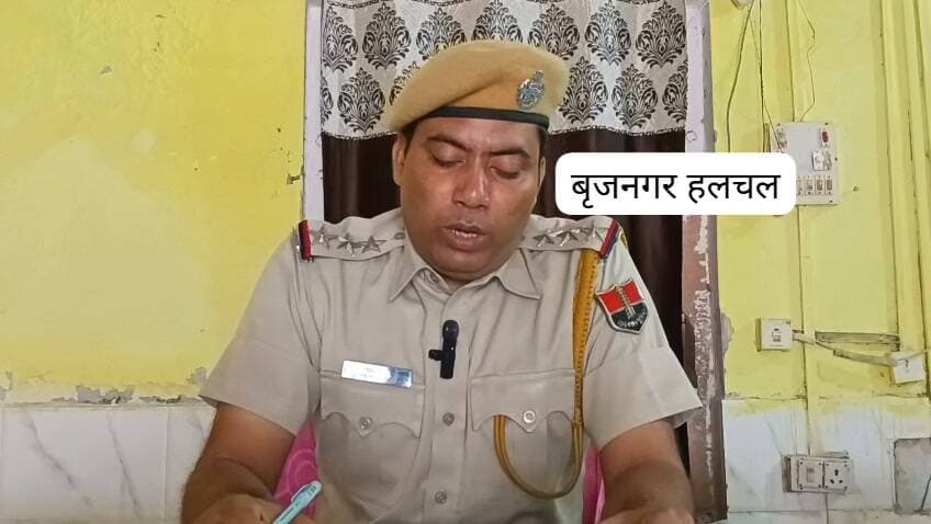 #कानून_व्यवस्था_को_लेकर_पुलिस_मुस्तैद____
#बृजनगर_______
#नगरपालिका_आमचुनाव_2026___________
__चुनावों हलचल को लेकर प्रशासन मुस्तैद
__कस्बे में 10 अति संवेदनशील वार्ड घोषित
__31 वार्डो के 100 उमीदवार मैदान
__पुलिस जाप्ता को लेकर पुलिस प्रशासन की व्यवस्था मजबूत
__असामाजिक तत्वों के खिलाफ होगी कठोर कार्यवाही
__थानाधिकारी लाखन सिंह ने सभी को भय मुक्त,निष्पक्ष मतदान करने की अपील की।
