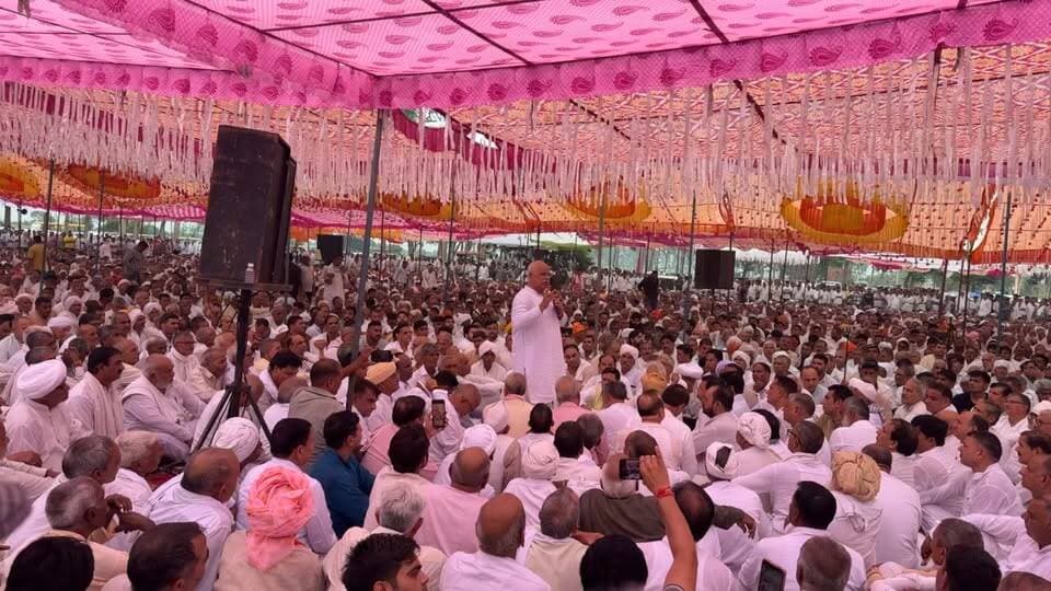 मंडकोला गांव में महापंचायत, सामाजिक कुरीतियों के खिलाफ हजारों लोग जुटे .. . .
#Mahapanchayat #PalwalNews #HaryanaNews #SocialAwareness #mandkola