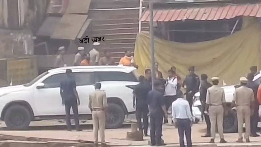*मुख्यमंत्री योगी आदित्यनाथ पहुंचे चित्रकूट, रामघाट का कर रहे निरीक्षण।*