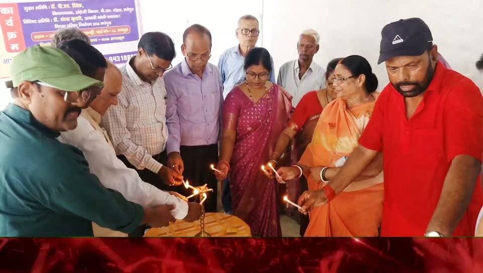 शिक्षक कभी अवकाश प्राप्त नहीं करते, वे जीवन पर्यंत समाज का मार्गदर्शन करते हैं : विभा कुमारी//जयपालपट्टी में अवकाश प्राप्त शिक्षकों एवं शिक्षिकाओं का सम्मान, अंग वस्त्र, पाग, डायरी एवं कलम देकर किया गया सम्मानित