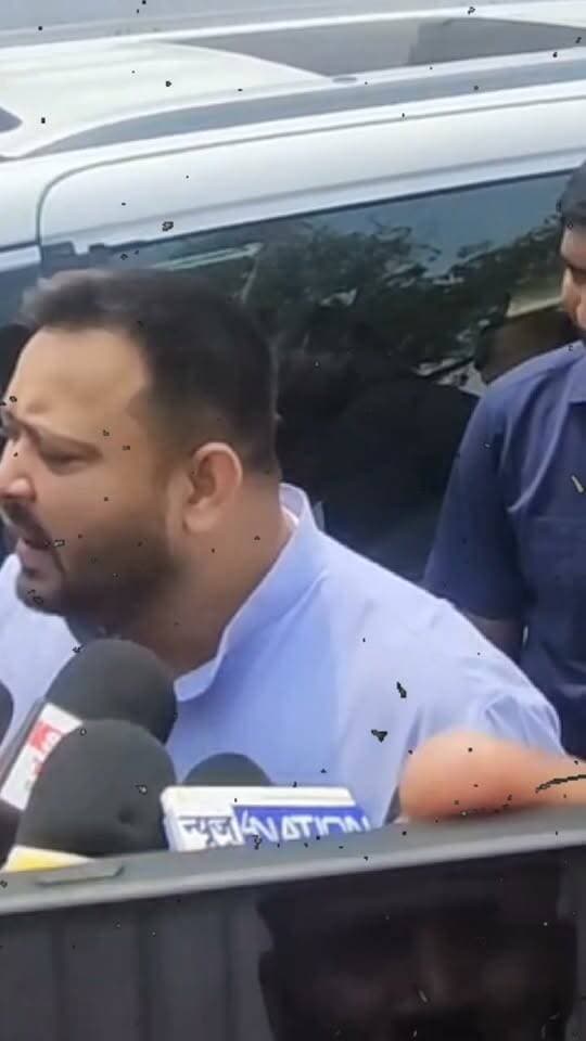 गायब हैं मोदी जी, चुनाव आएगा तो आ जाएंगे" : तेजस्वी यादव #TejashwiYadav #PMModi #BiharPolitics #RJD #PoliticalAttack #ElectionPolitics #BiharNews #TejashwiStatement #PoliticalNews #BreakingNews #MuzaffarpurNews #BiharUpdates #NewsUpdate #nonfollowers #foryouシ