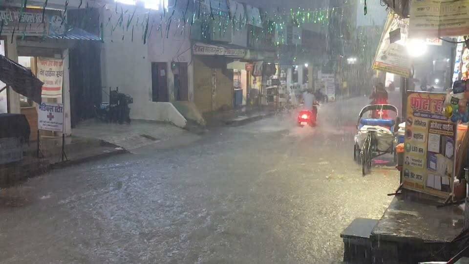 Shahjahanpur : तेज बारिश...