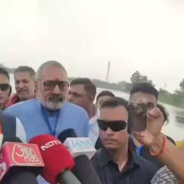 मुख्यमंत्री सम्राट चौधरी ने बेगूसराय में बाढ़ पीड़ितों के लिए क्या कुछ कहा सुनिए
#flood #floodarea #CM #CMBihar #samratchoudhary #SamratChoudharybihar #samratchoudharyfans