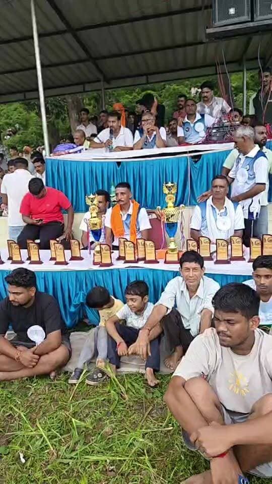लाइव: न्यूज़ देशआदेश गोग्गा जाहरवीर महाराज (पीर बाबा) डोरियोंवाला में गोगा नवमी पर्व पर तीन दिवसीय दंगल प्रतियोगिता का आज दूसरा दिन