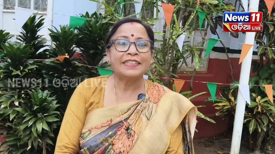 #କବିତା_ପାଠୋତ୍ସବ_କୋରାପୁଟରେ_ସାହିତ୍ୟର_ମହାମିଳନ!
କୋରାପୁଟ ମାଟିରେ ଜମିଲା କବିତା ଓ ସାହିତ୍ୟର ଆସର। ସାହିତ୍ୟ ଅକାଦେମୀ ଓ କୋରାପୁଟ ସାହିତ୍ୟ ପରିବାରର ମିଳିତ ଆନୁକୂଲ୍ୟରେ ଆୟୋଜିତ ହୋଇଛି ‘ସାହିତ୍ୟ ମଞ୍ଚ’ କବିତା ପାଠୋତ୍ସବ।
କବିମାନଙ୍କ କବିତା ପାଠ ସାଙ୍ଗକୁ ସାହିତ୍ୟ ଓ ସୃଜନଶୀଳତାକୁ ନେଇ ହୋଇଥିଲା ଭାବବିନିମୟ। 🌿✍️
ବିଶେଷକରି ଯୁବପିଢ଼ିଙ୍କ ମଧ୍ୟରେ ସାହିତ୍ୟ ପ୍ରତି ରୁଚି ବଢ଼ାଇବା ଓ ସୃଜନଶୀଳତାକୁ ଆଗକୁ ନେବା ନେଇ ମତ ରଖିଛନ୍ତି ଅଧ୍ୟାପିକା ପ୍ରୀତିଧାରା ସାମଲ।
ସାହିତ୍ୟପ୍ରେମୀ, କବି ଓ ଯୁବପିଢ଼ିଙ୍କ ଉପସ୍ଥିତିରେ ମୁଖରିତ ହୋଇଥିଲା ସାହିତ୍ୟର ଏହି ସୁନ୍ଦର ପରିବେଶ। ❤️📖
#Koraput #ସାହିତ୍ୟମଞ୍ଚ #କବିତାପାଠୋତ୍ସବ #ସାହିତ୍ୟ #କୋରାପୁଟ #OdiaLiterature #Poetry #LiteratureLove