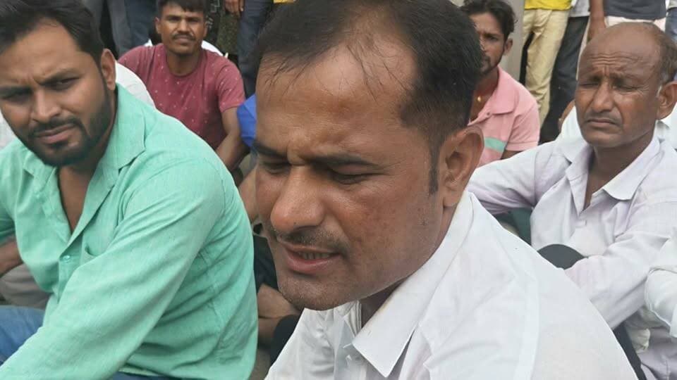 3 घंटे तक ग्रामीणों ने किया सड़क जाम, चिनीयां गढ़वा मुख्य सड़क चिनिया थाना चौक पर ग्रामीणों ने हाथी से कुचलकर हुई मृत शव के साथ धरने पर बैठे..
#JharkhandNews #chiniya #jharkhand
#Garhwanews