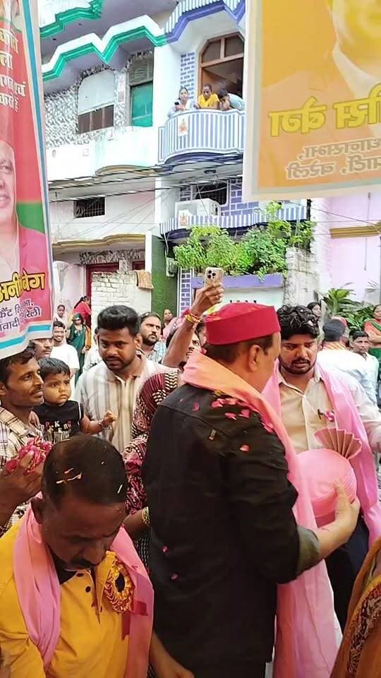कैंट विधानसभा क्षेत्र के नवादा शेरखान में जन्माष्टमी के मौके पर डॉ अनीस बेग ने झांकियों का किया भव्य स्वागत
#DrAneesBeg #KunwarpurTalaiya #PDA #AkhileshYadav #DimpleYadav