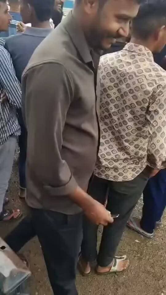 भानपुरा: समरसता संकल्प अभियान यात्रा के दौरान रास्ते की खराब हालत की शिकायत बताने पहुंचे अरनिया चारण के लोगों से मारपीट का मामला सोशल मीडिया पर चर्चा में। घटना को लेकर वीडियो/दावे वायरल।
#भानपुरा #मंदसौर #अरनियाचारण #समरसतासंकल्पअभियान #वायरलवीडियो