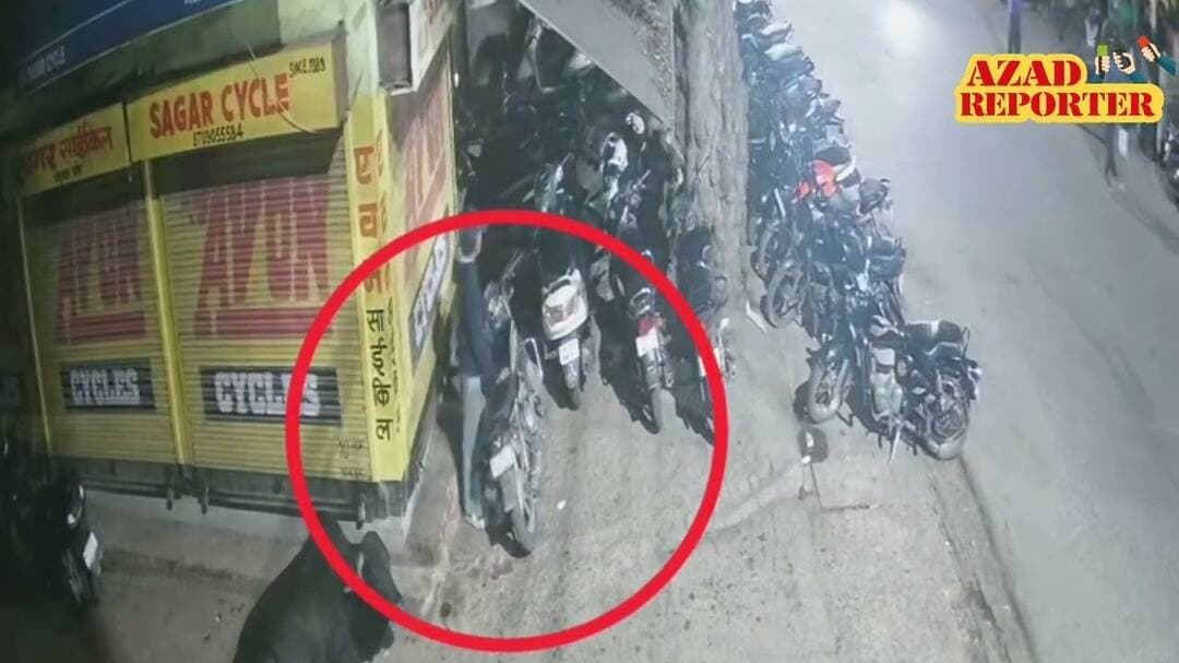 Jamshedpur:- भालूबासा में देर रात बाइक चोरी, CCTV में कैद हुई पूरी वारदात