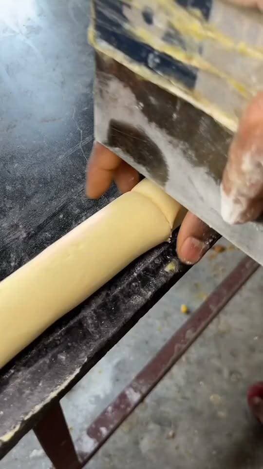 Most Hygienic Vanilla Cookies Making In Huge Quantity 🍪 | Agra Petha Store, Hoolaganj
#VanillaCookies #CookieMaking #Cookies #Bakery #FoodMaking #StreetFood #IndianFood #Foodie #BakeryMaking