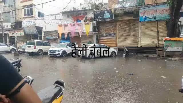 मुरैना शहर के लोहिया बाजार की स्थिति देखिए,पूरा शहर स्वच्छ और साफ दिखाई देगा।