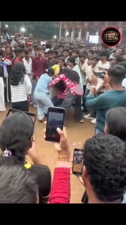 5 लड़कियां आपस में भिड़ीं, देखते रह गए लोग! जशपुर का LIVE VIDEO वायरल
#viral #reels #trending #chhattisgarh #जशपुर