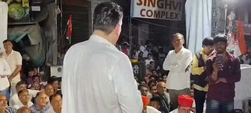 🔥 #नागौर के कांग्रेस नेता Manish Mirdha का 40% वाला चुटकुला वायरल!
बोले— “काम का पिंदा 40 % फोड़ दिया…” 😳
#nagaur