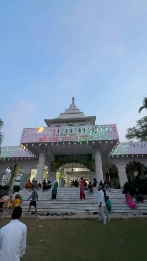 Agar aap Patna se ho, toh kya aapne ye mandir explore kiya hai? 😍🛕
.
.
.
.
.
.
📍: Shree Radha Gopal Mandir, Choudhary Tola Rd, Tripolia, Patna, Bihar 800006
.
.
.
.
.
.
.
#Patna #PatnaReels #TempleVisit #Bihar