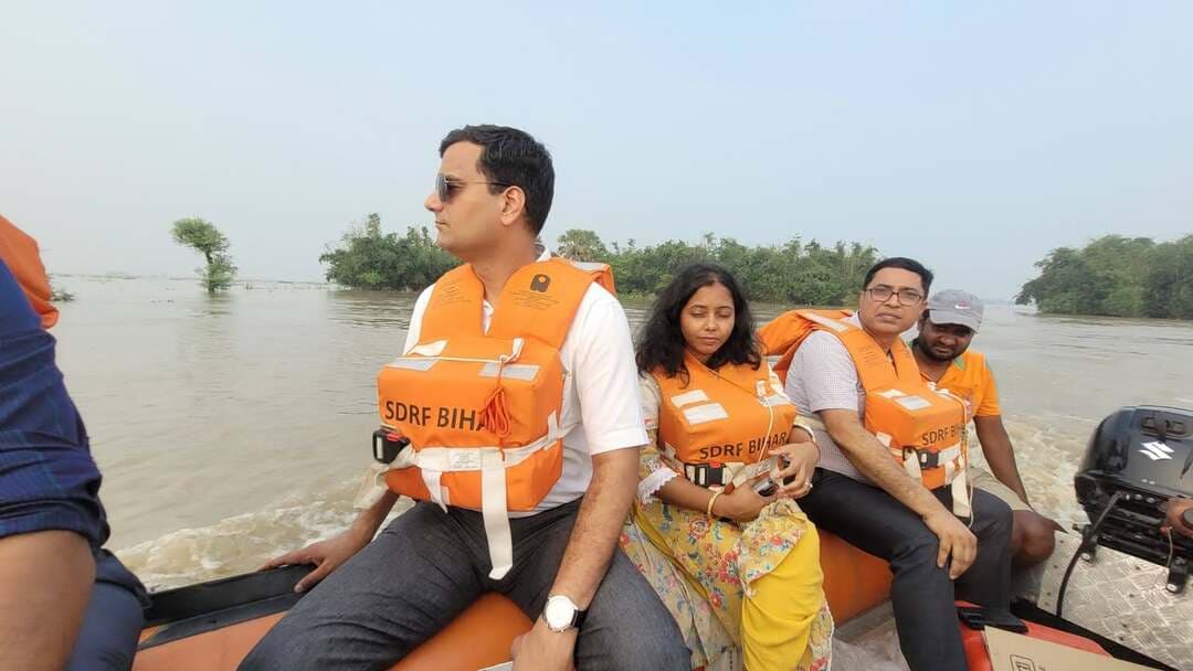 कटिहार जिला के मनिहारी प्रखंड के धोरेइयाई पंचायत के बाबर बन्नी, मलकाइन घाट का निरीक्षण जिला पदाधिकारी कटिहार आशुतोष द्विवेदी के साथ जिला के वरीय पदाधिकारी गणों ने किया ।
Information & Public Relations Department, Government of Bihar Disaster Management Department Govt. of Bihar #katihar