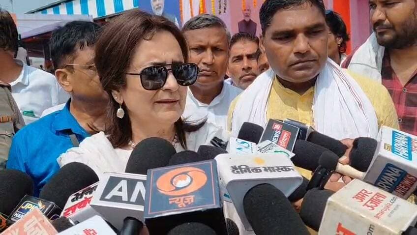 पूर्व राज्यसभा सांसद श्रीमती किरण चौधरी बवानीखेड़ा पहुंचीं। इस दौरान उन्होंने मीडिया से बातचीत करते हुए विभिन्न समसामयिक एवं क्षेत्र से जुड़े मुद्दों पर अपनी बात रखी।