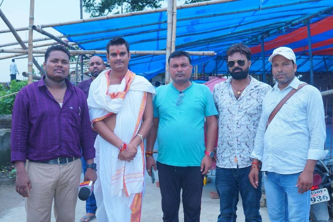 संतो बाबा के धाम पर सुरेश भगत जी और पत्रकार साथी के साथ <nis:link nis:type=tag nis:id=bihar nis:value=bihar nis:enabled=true nis:link/> <nis:link nis:type=tag nis:id=biharprimetv nis:value=biharprimetv nis:enabled=true nis:link/>