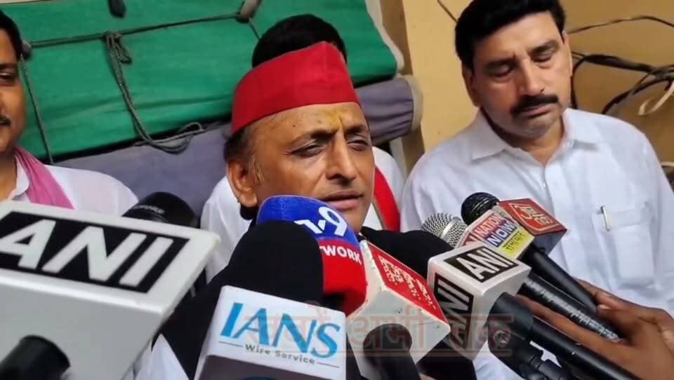 अखिलेश यादव का बड़ा बयान—“समाजवादी पार्टी AI से बीजेपी का इलाज करेगी”
#खबरेंअभीतक #KhabareAbhiTak #AkhileshYadav #SamajwadiParty #BJP