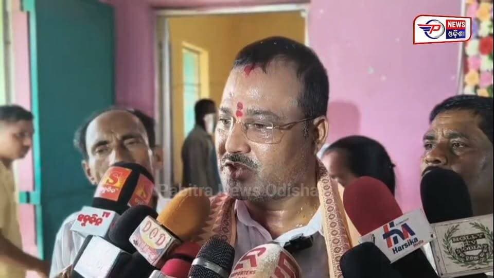 #ଗୁରୁଦିବସ_ଅବସରର_ଗୁରୁ_ସମ୍ବର୍ଦ୍ଧନା_ଉତ୍ସବ
ଗୁରୁଦିବସ ଅବସରରେ କଟକ ଜିଲ୍ଲା ଟାଙ୍ଗୀ ବ୍ଲକ କହେଁଇ ପୁର ପଞ୍ଚାୟତରେ ପାଳିତ ହୋଇଛି ଗୁରୁ ସମ୍ବର୍ଦ୍ଧନା ଉତ୍ସବ।
#Teacherday #cuttack #tangi #Pabitranewsodisha #latastnews #BreakingNews