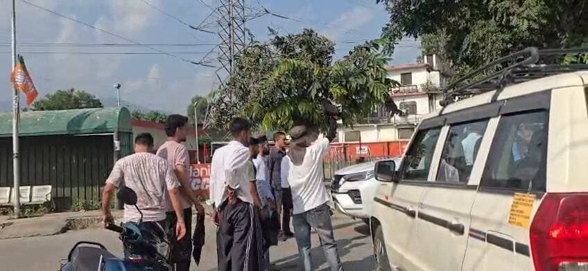 बिलासपुर: कांग्रेस कार्यकर्ताओं ने नेता प्रतिपक्ष को दिखाए काले झंडे, लगाए मुर्दाबाद के नारे