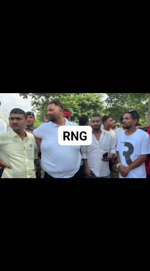 भोजपुर में बाढ़ प्रभावित क्षेत्र में सांसद पप्पू यादव बाढ़ प्रभावित क्षेत्रों में पहुंचे निरीक्षण किया लोगों से मिले