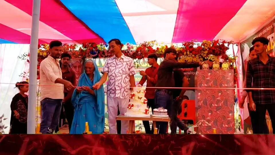 शिक्षक दिवस पर दिवाइन एकेडमी में भव्य समारोह, छात्र-छात्राओं को मॉडल देकर किया गया सम्मानित।