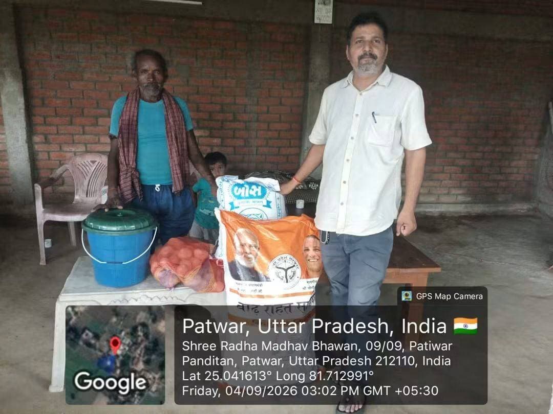 #प्रयागराज में राहत #सामग्री वितरण के दौरान जमकर #भ्रष्टाचार। ग्रामीणों ने #वीडियो बनाकर #सोशल मीडिया पर किया #वायरल। #बोरी दे कर #लेखपाल ने #खींची तस्वीर उसके बाद एक-एक पाव दिया गया #राशन। #बारा तहसील के #सतपुरा गांव का मामला।
#ViralNewsUpdate