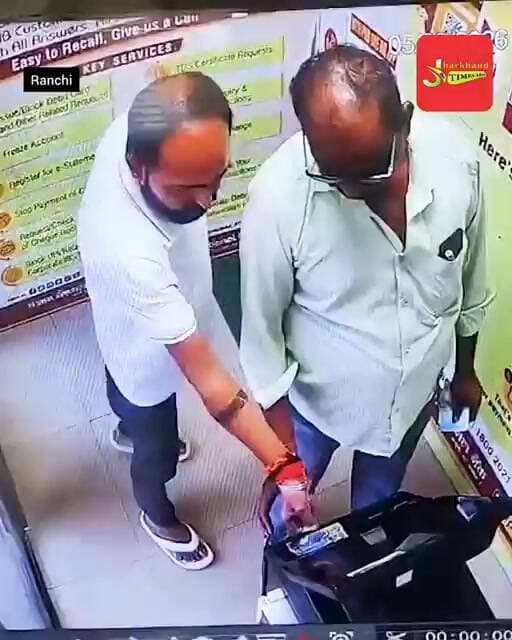 एटीएम में मदद के बहाने कार्ड बदल उड़ाए 50 हजार !
