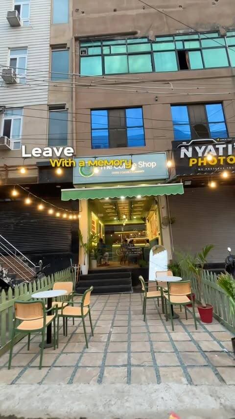 One of the best coffee spots in Kota! ☕✨
Great coffee, beautiful ambience, and the perfect peaceful environment to relax and spend quality time. 🤍
📍 The Coffee Shop Diaries
District Centre, 201, In Front of Careerwill, New Jawahar Nagar, Kota
Come for the coffee, stay for the vibes! ✨
#kota #coffee #student #cafe #reel