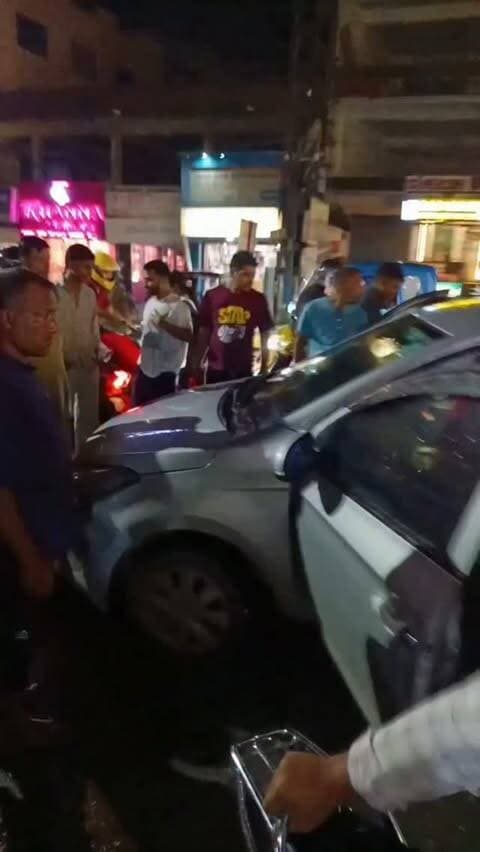 🐍 हल्द्वानी के मंगल पड़ाव में उस वक्त हड़कंप मच गया, जब एक कार के अंदर अचानक सांप घुस गया।
सांप के कार में घुसने की सूचना मिलते ही मौके पर रेस्क्यू टीम पहुंची और काफी सावधानी से रेस्क्यू ऑपरेशन शुरू किया।
रेस्क्यू टीम ने सुरक्षित तरीके से सांप को कार से बाहर निकाल लिया, जिसके बाद लोगों ने राहत की सांस ली।
📍 मंगल पड़ाव, हल्द्वानी
#Haldwani #MangalPadao #HaldwaniNews #SnakeRescue #SnakeRescueTeam Uttarakhand HaldwaniOfficial BreakingNews ViralVideo