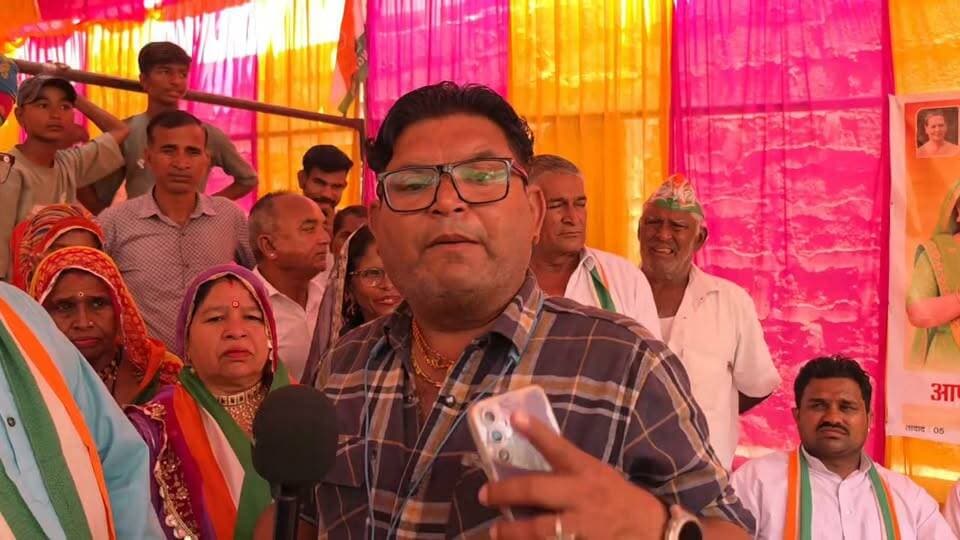 14 तारिक को मेरी धर्मपत्नी की जीत होगी तो 15 तारिक को पूरे वार्ड में सीसीटीवी कैमरे लगाए जाएंगे-भंवरलाल खोरवाल।
Mewaram Jain Harish Chaudhary Laxman Singh Godara