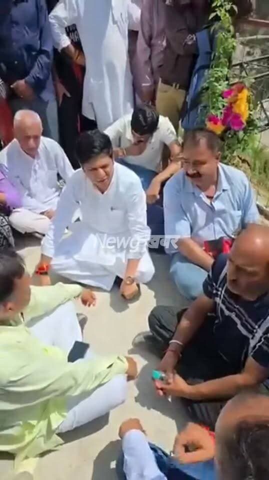 सांसद कंगना के बाद अब करसोग से BJP विधायक दीपराज बोले—“अभी आप हवा में उड़ रहे हैं, एक साल बाद अपनी सरकार में मुर्गा बनाएंगे”