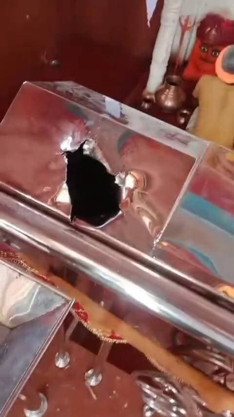 भातलपुरा बंझर में भीलट देव मंदिर में अज्ञात व्यक्ति ने दानपेटी को तोड़कर चोरी की घटना को अंजाम दिया #khargone_family