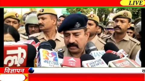 जनपद हापुड़ क्षेत्र के गांव बदलौनी 2 पक्षों के बीच हुई मारपीट ब गोली बारी की घटना में मृतक दीपक के अंतिम संस्कार के समय परिवार की तरफ से की गई मांगे मान्य जिला अधिकारी ब हापुड़ पुलिस अधीक्षक द्वारा मागे पूरी किए जाने का आश्वासन दिया गया