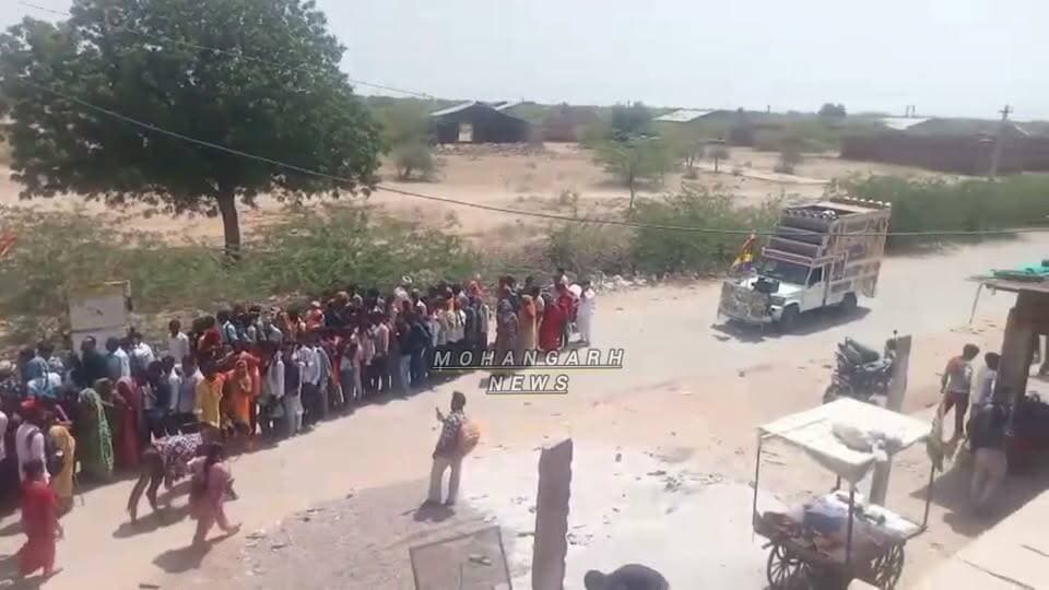 रुणिचा धाम में बाबा रामदेव के दर्शन करने आए श्रद्धालुओं की लगी लम्बी कतारे....
#jaisalmer #barmer #ramdevra #pokarn #babaramdev #jodhpur #Rajasthan