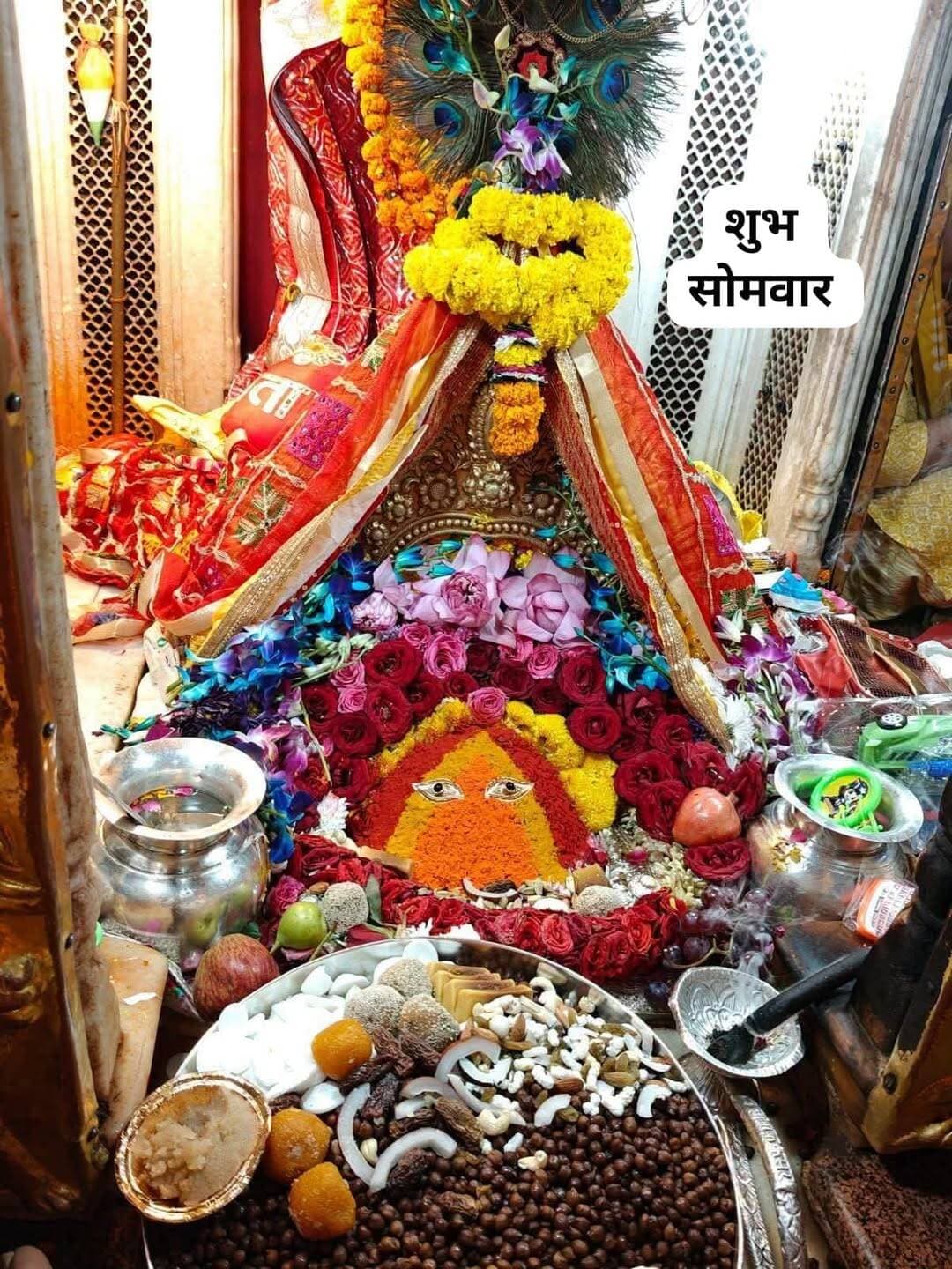 !!!! जय माता दी जी !!!!🔔
🙏🙏🙏🙏🙏🙏
⛳⛳*शुभ दिन जी* ⛳⛳
माँ चिंतपुरणी जी के प्राकृतिक पिण्डी स्वरूप के आज *08-09-2026* के *प्रातः काल श्रृंगार के आलौकिक दर्शन*
चित्त में बसो चिंतपूर्णी, छिन्नमस्तिका मात।।
सात बहनों में लाड़ली, हो जग में विख्यात॥
माईदास पर की कृपा, रूप दिखाया श्याम।
सबकी हो वरदायनी, शक्ति तुम्हें प्रणाम॥
ऐसी भक्तवत्सल भक्तों की सभी चिंताओं को हरने वाली माँ छिन्नमस्तिका चिंतपूर्णी माँ की कृपा सब जनों पर बनी रहे
💞⛳🌺🌻👏💐🌸