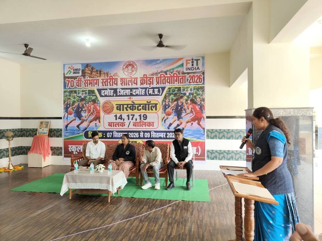 दमोह में 70वीं संभागीय बास्केटबॉल प्रतियोगिता का शुभारंभ
===
14, 17 एवं 19 वर्ष आयु वर्ग के खिलाड़ियों ने लिया प्रतियोगिता में हिस्सा
===
संभागीय बास्केटबॉल प्रतियोगिता में विभिन्न जिलों के खिलाड़ियों ने दिखाया दमखम
==
लोक शिक्षा संचालनालय, स्कूल शिक्षा विभाग मध्यप्रदेश के निर्देशानुसार दमोह में 70वीं संभागीय बास्केटबॉल प्रतियोगिता का शुभारंभ किया गया। प्रतियोगिता में 14 वर्ष, 17 वर्ष एवं 19 वर्ष आयु वर्ग के बालक-बालिकाओं ने उत्साहपूर्वक सहभागिता की।