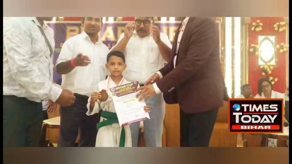 बिहार कप कराटे स्टेट चैंपियनशिप में दरभंगा के खिलाड़ियों का शानदार प्रदर्शन पटना में आयोजित बिहार कप कराटे चैंपियनशिप में दरभंगा के खिलाड़ियों ने शानदार प्रदर्शन करते हुए कुल 5 पदक अपने नाम किए #Darbhanga #Karate #BiharCup #StateChampionship #KarateChampionship #DarbhangaPlayers #BiharSports #KarateIndia
