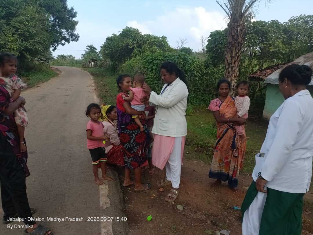 #बालाघाट
प्रभावित क्षेत्र में स्वास्थ्य विभाग की टीम द्वारा स्वास्थ्य सर्वेक्षण कार्य किया जा रहा है। वही ग्राम नवही में घर घर सर्वे कर स्वास्थ्य संबंधित आवश्यक जानरकारी दी जा रही है ।
#PMOIndia #CMMadhyaPradesh #healthminmp #minphemp #WelfareTribal #mp_wcdmp #JansamparkMP