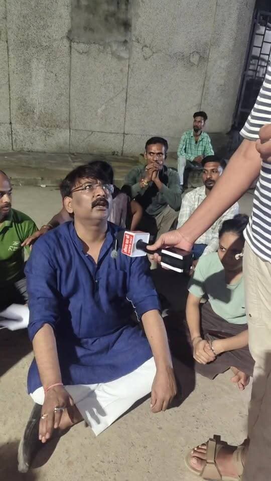 संजय गांधी अस्प्ताल में रात्रि फिर बबाल वेंटी लेटर में पड़ी महिला की मौत शरीर मे पड़े कीड़े, परिजनों ने sgmh मर्चुरी के बाहर धरने पर बैठे, सब एक ही मांग स्वास्थ मंत्री स्तीफा दो
#SGMG #SanjayGandhiHospital #congressnews #MPBreakingNews