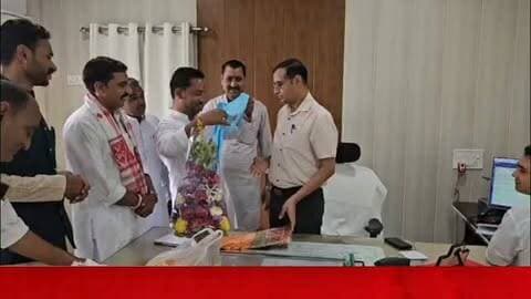 नवागत जिला पंचायत सीईओ शैलेन्द्र सिंह सोलंकी का सरपंच संघ के सरपंचों ने किया स्वागत