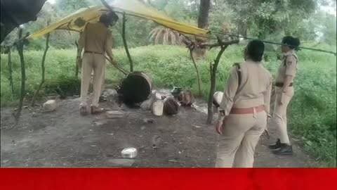 अवैध शराब के खिलाफ मोहन बड़ोदिया पुलिस की कार्रवाई,दो प्रकरण दर्ज, 7.5 लीटर कच्ची शराब जब्त और 5 ड्रम महुआ लहान नष्ट